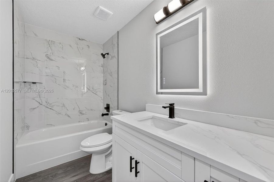 Furnished interior view inside a new home in , Dunnellon (Image 9).