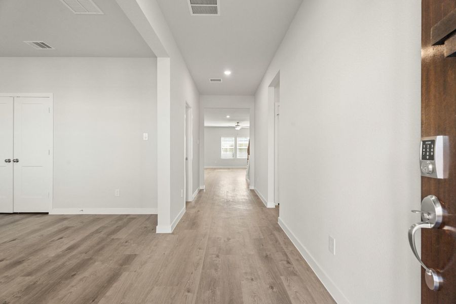 Spacious, unfurnished interior of a new home in Trails at Woodhaven, La Marque (Image 14).