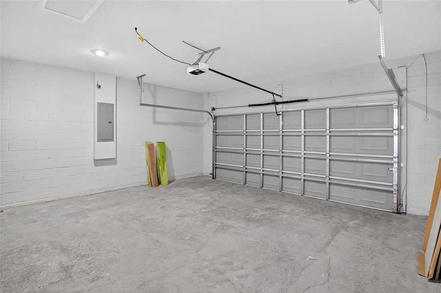 Spacious, unfurnished interior of a new home in , Ocala (Image 26).