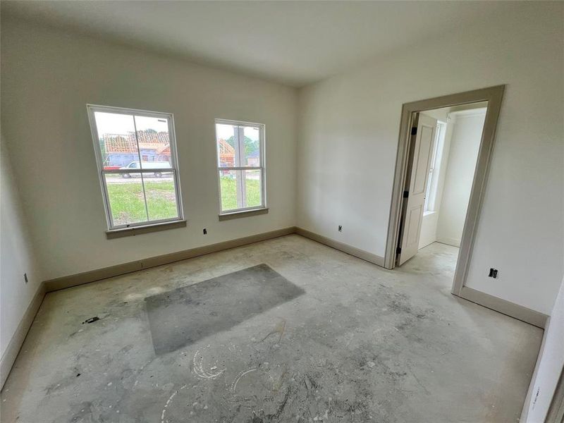 Spacious, unfurnished interior of a new home in , Angleton (Image 13).