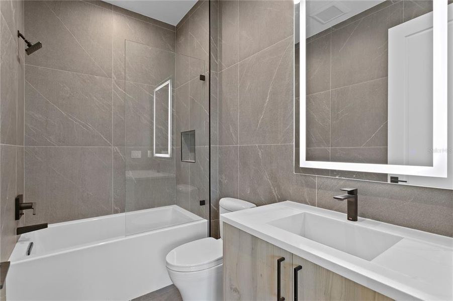 Furnished interior view inside a new home in Snell Isles, St. Petersburg (Image 32). Furnished interior view inside a new home in Snell Isles, St. Petersburg (Image 32).