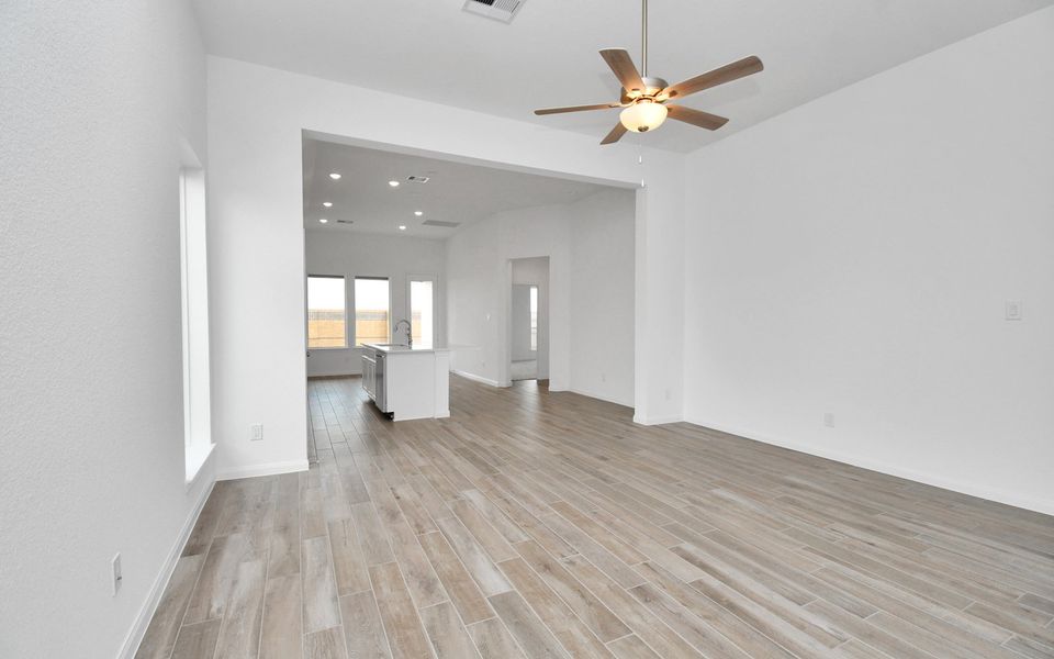 Spacious, unfurnished interior of a new home in 40' Traditional Homes at Elyson, Katy (Image 11).