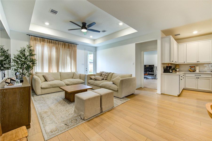 The impressive main living room is filled with natural light and offers scenic views of the backyard. It effortlessly flows into the gourmet kitchen and adjoining breakfast area, creating a bright and cohesive layout ideal for today’s lifestyle. The spacious design encourages easy interaction between living spaces, making it perfect for both everyday comfort and hosting gatherings with ease.