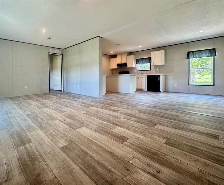 Spacious, unfurnished interior of a new home in , Lakeland (Image 12).