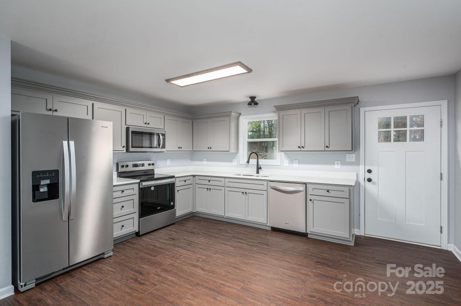 Kitchen with Quartz counter tops Kitchen with Quartz counter tops