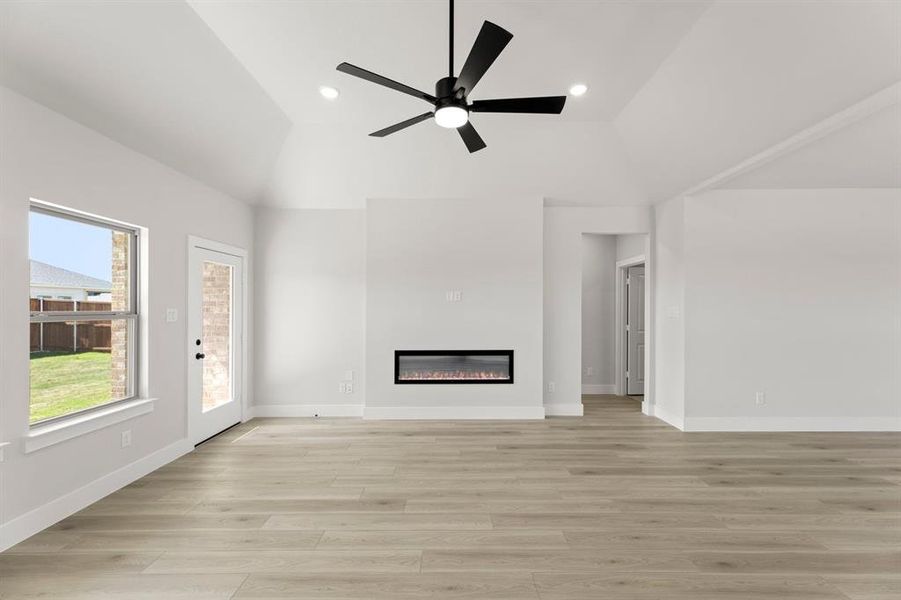 Spacious, unfurnished interior of a new home in Las Lomas, Forney (Image 16). Spacious, unfurnished interior of a new home in Las Lomas, Forney (Image 16).