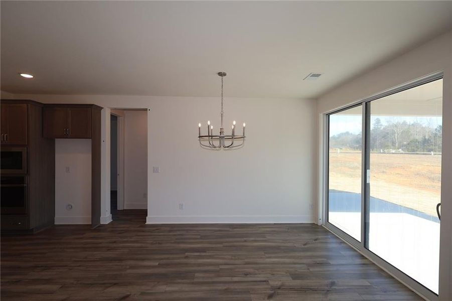 Spacious, unfurnished interior of a new home in Old Mill Preserve, Dallas (Image 6).