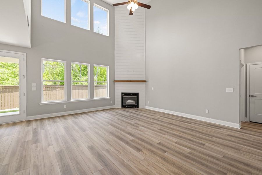 Representative unfurnished interior of a home built from the Glynn by UnionMain Homes in Austin Springs, Bethlehem (Image 13).