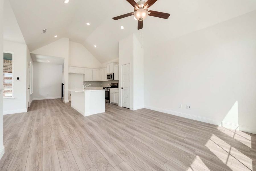Spacious, unfurnished interior of a new home in Elevon, Lavon (Image 20).