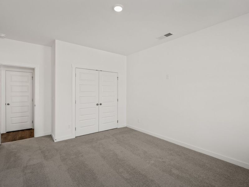 Spacious, unfurnished interior of a new home in Calista Farms, White House (Image 26).