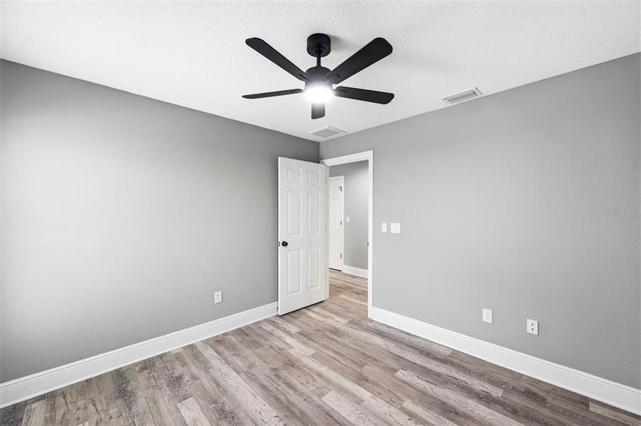 Spacious, unfurnished interior of a new home in , Plant City (Image 32).