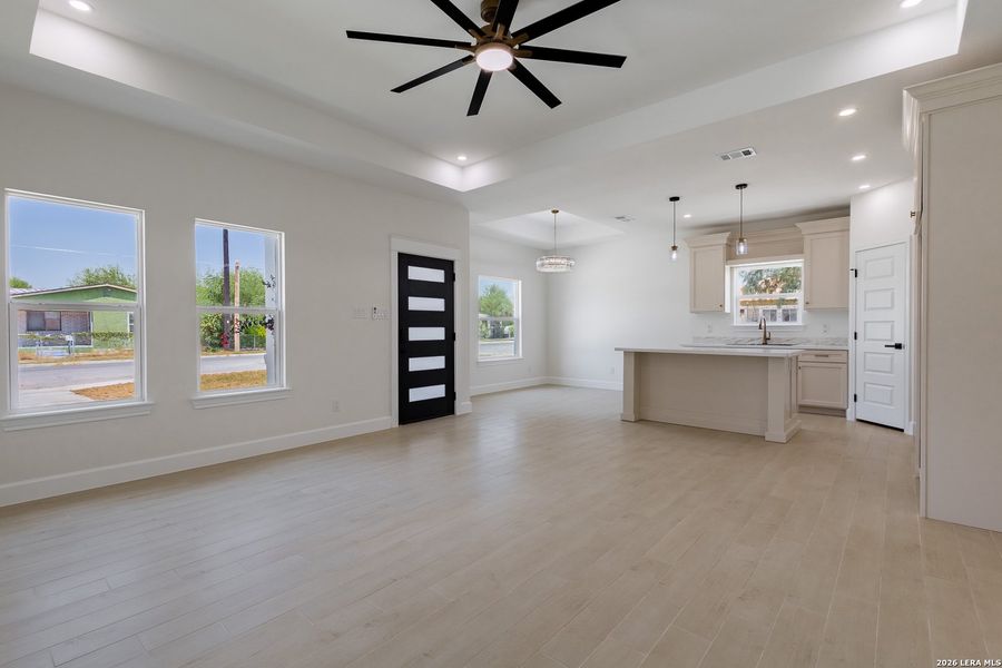 Spacious, unfurnished interior of a new home in , Eagle Pass (Image 22).