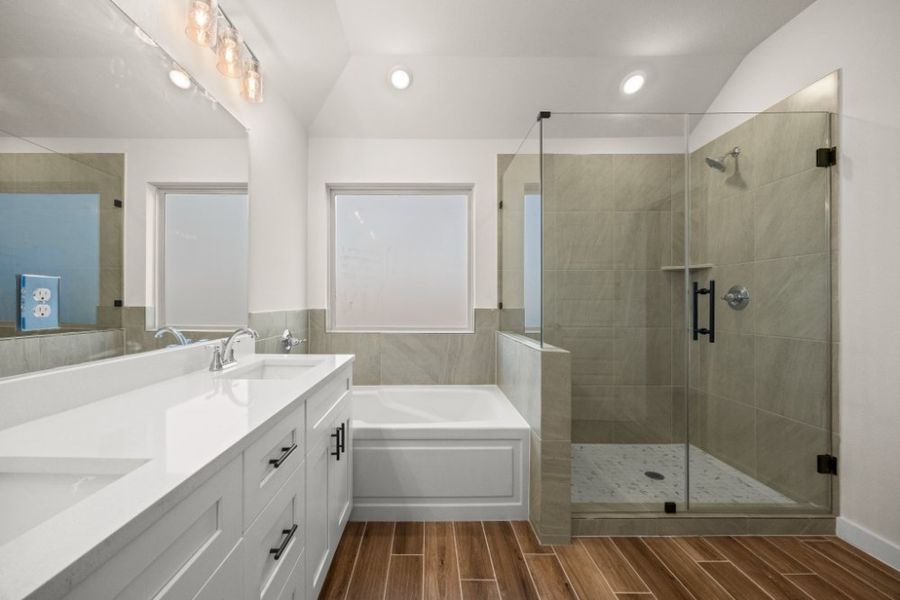 Furnished interior view inside a new home in Glendale Lakes, Rosharon (Image 14).