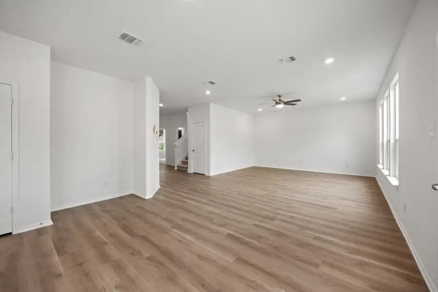 Spacious, unfurnished interior of a new home in River Bluff, Leander (Image 16).