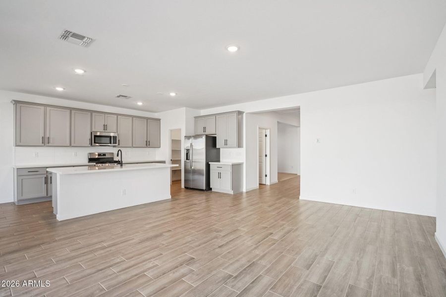 7-web-or-mls-W Cansados Rd-S1501-007