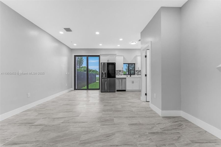 Spacious, unfurnished interior of a new home in , Miami (Image 61).