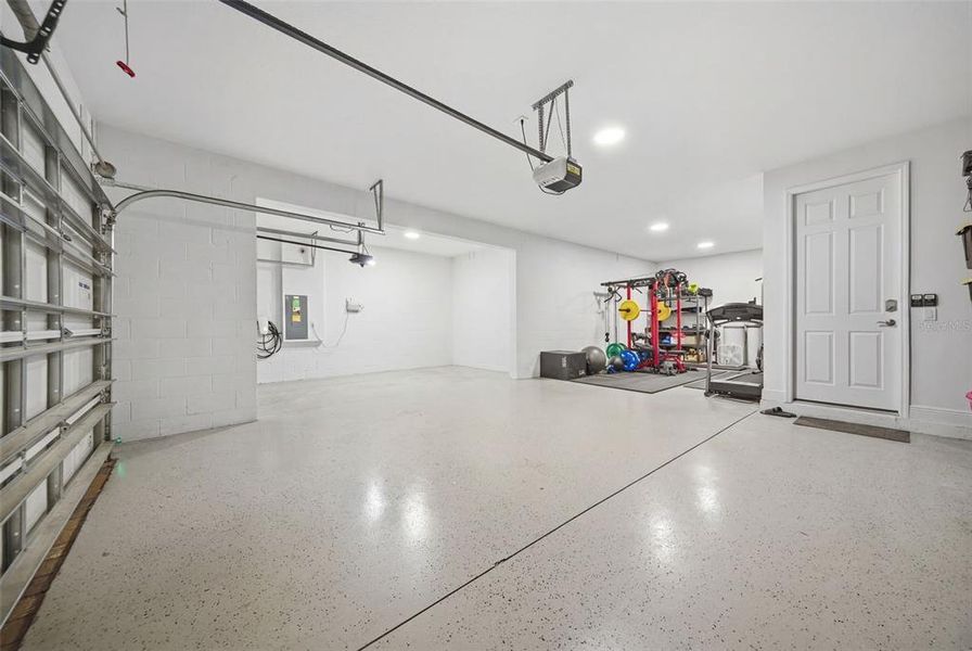 Spacious, unfurnished interior of a new home in Whispering Oaks Preserve, Wesley Chapel (Image 63). Spacious, unfurnished interior of a new home in Whispering Oaks Preserve, Wesley Chapel (Image 63).