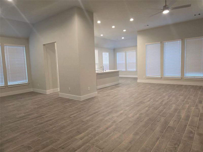 Spacious, unfurnished interior of a new home in Barton Creek Ranch, Conroe (Image 14). Spacious, unfurnished interior of a new home in Barton Creek Ranch, Conroe (Image 14).