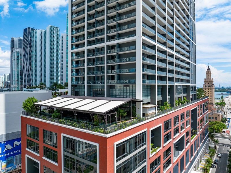 Condo located in Miami, FL showcasing its design and architecture (Image 29). Condo located in Miami, FL showcasing its design and architecture (Image 29).