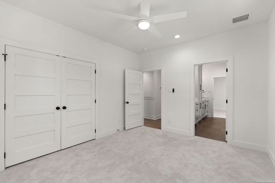 Spacious, unfurnished interior of a new home in , San Antonio (Image 34).