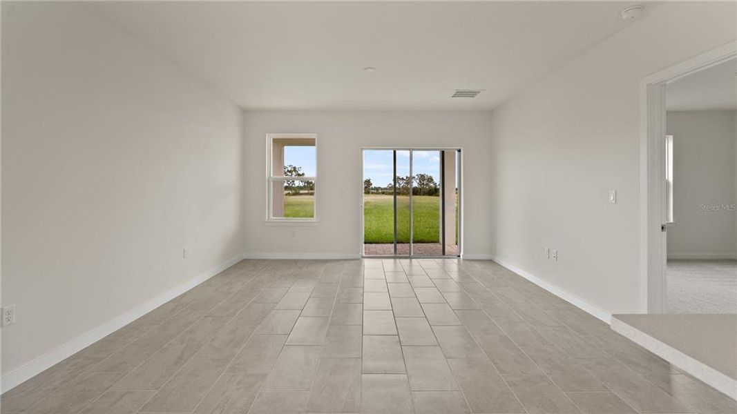 Spacious, unfurnished interior of a new home in Willowbrook North, Winter Haven (Image 29).