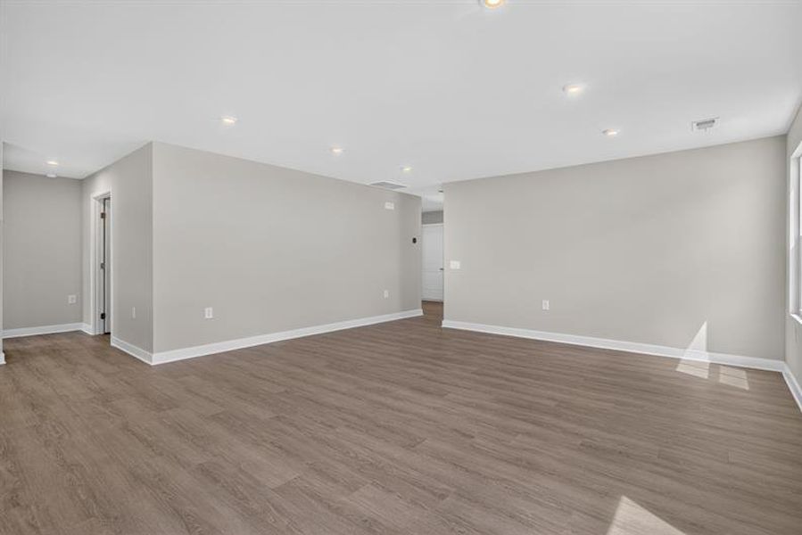Spacious, unfurnished interior of a new home in Beacon Point at New Hampstead, Savannah (Image 27). Spacious, unfurnished interior of a new home in Beacon Point at New Hampstead, Savannah (Image 27).