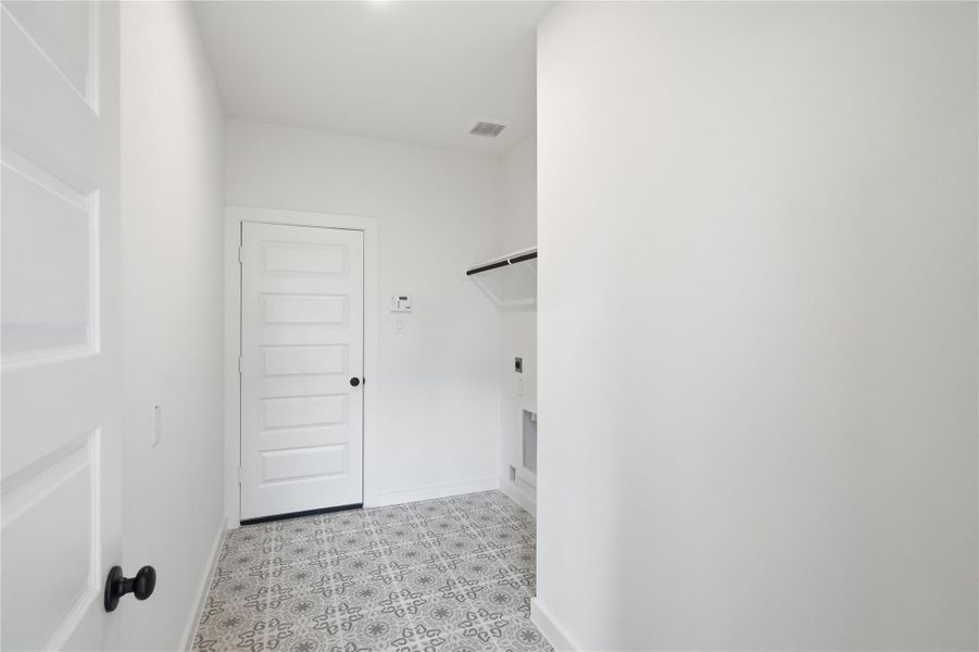 Spacious, unfurnished interior of a new home in Foxtail Palms, Manvel (Image 19). Spacious, unfurnished interior of a new home in Foxtail Palms, Manvel (Image 19).
