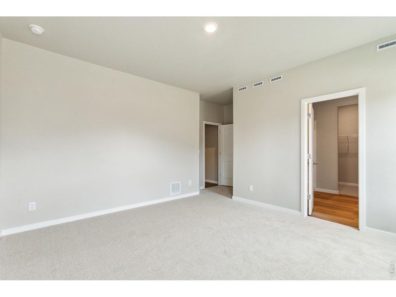 Spacious, unfurnished interior of a new home in , Severance (Image 18).