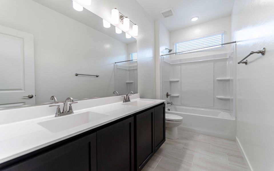 Furnished interior view inside a new home in Rancho Mirage, Maricopa (Image 11).