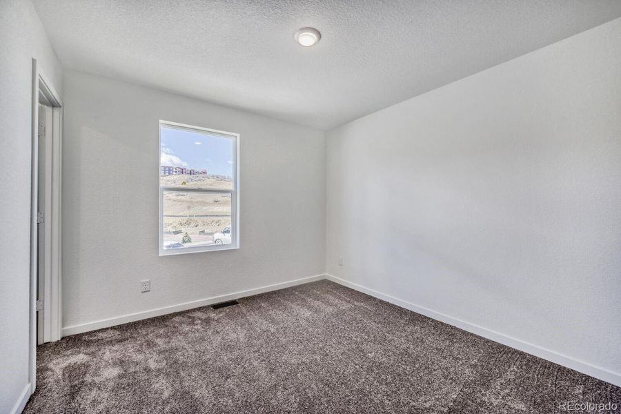 Spacious, unfurnished interior of a new home in Preserve at Mesa Creek, Colorado Springs (Image 12).