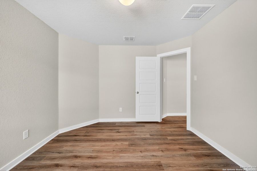 Spacious, unfurnished interior of a new home in Winding Brook, San Antonio (Image 40).