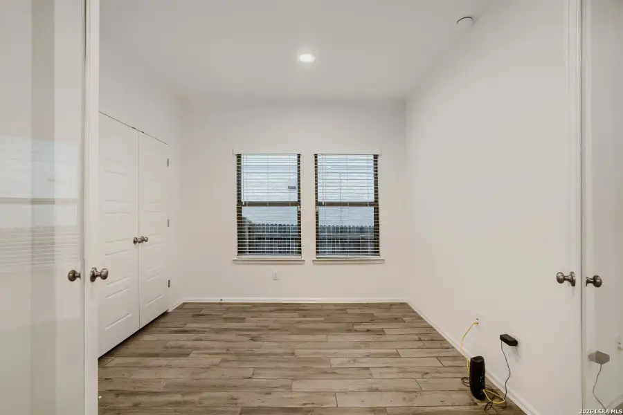 Spacious, unfurnished interior of a new home in Ladera, San Antonio (Image 24).