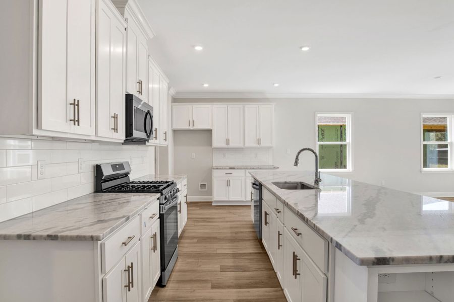 Representative furnished interior of a home built from the Drexel by Maronda Homes in Bellview Pointe, Bellview (Image 3).