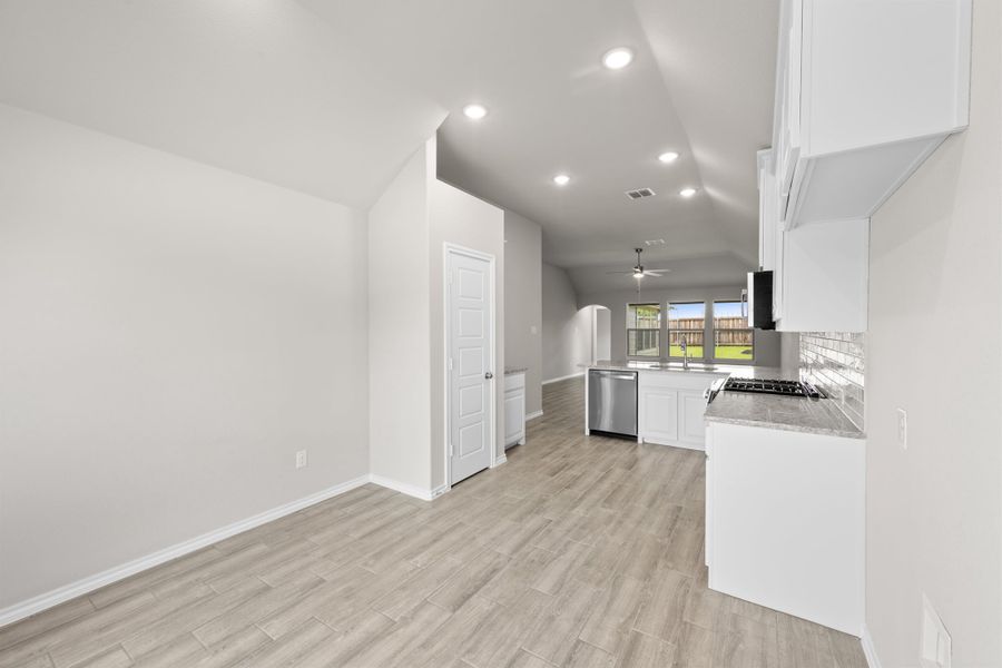 Spacious, unfurnished interior of a new home in Chisholm Hills, Cleburne (Image 17).