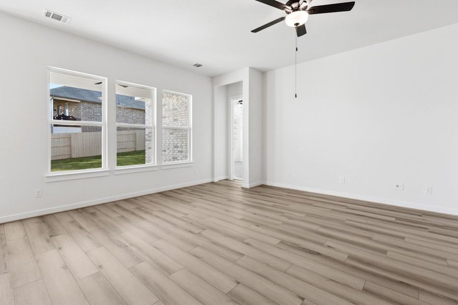 Spacious, unfurnished interior of a new home in The Colony, Bastrop (Image 15).