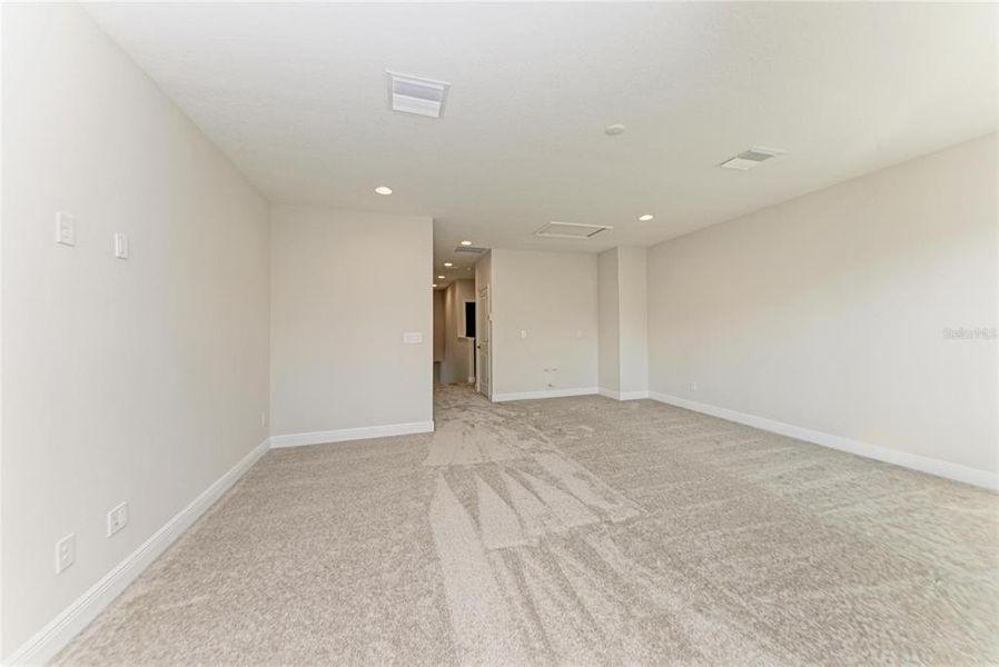 Spacious, unfurnished interior of a new home in Hidden Lakes, Brandon (Image 29).