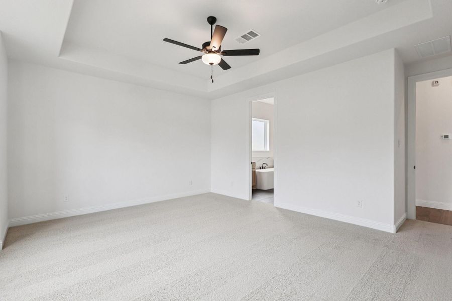 Spacious, unfurnished interior of a new home in Sienna 65', Missouri City (Image 34).