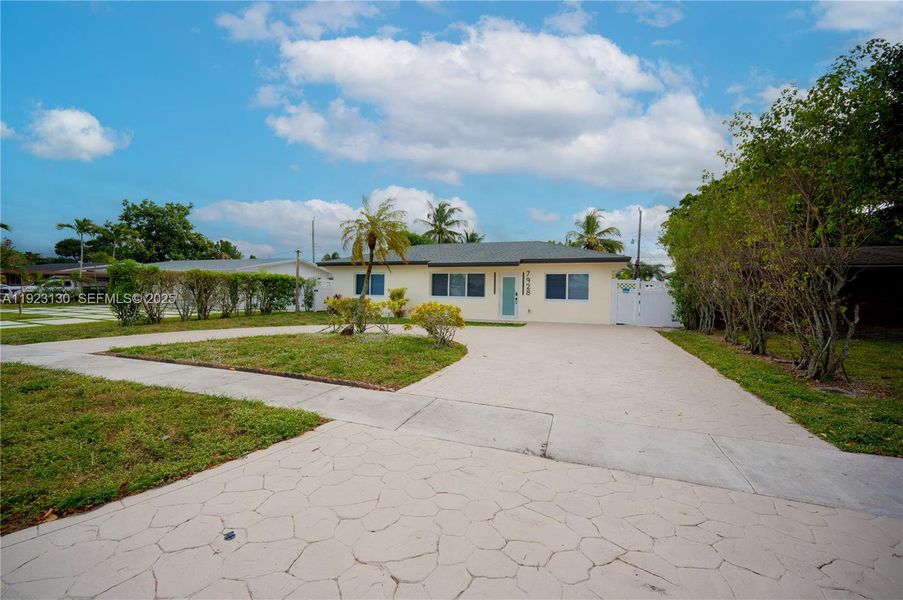 Front exterior of a new home in , Miramar, FL, highlighting curb appeal (Image 21).