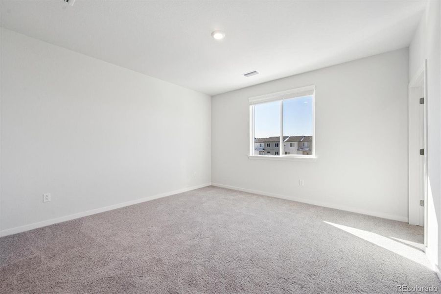 Spacious, unfurnished interior of a new home in Grand Vue at Interlocken, Broomfield (Image 13).