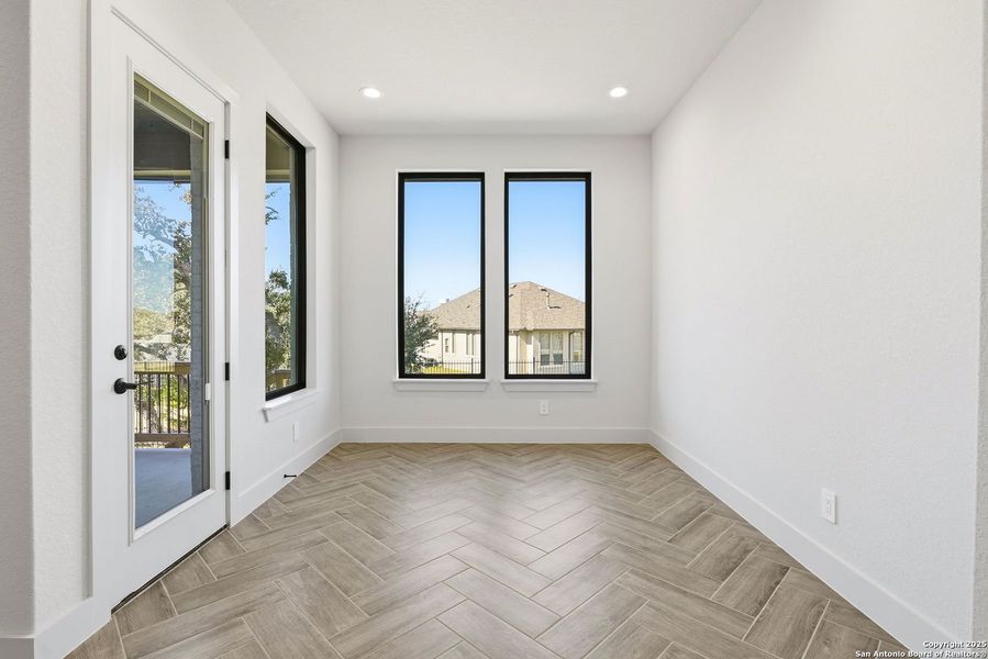 Spacious, unfurnished interior of a new home in Ventana - 60', Bulverde (Image 28).