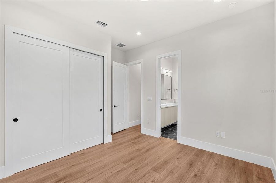 Spacious, unfurnished interior of a new home in , Winter Park (Image 39).