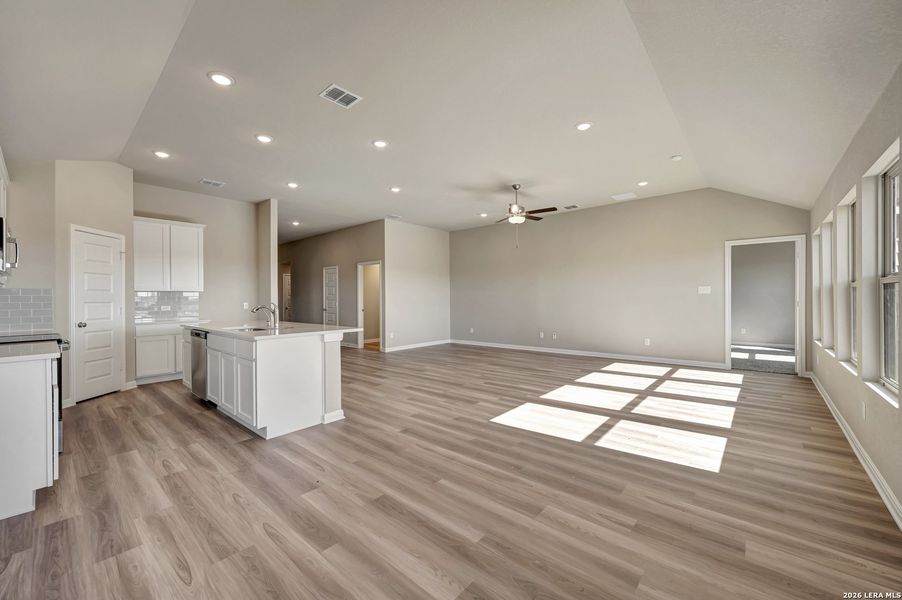 Spacious, unfurnished interior of a new home in Paloma Park, Converse (Image 29).