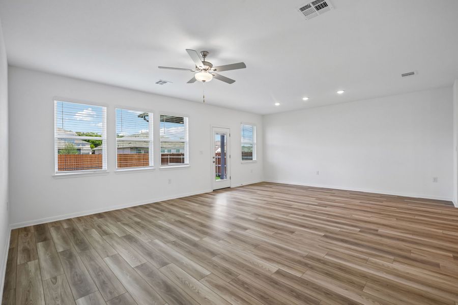 Spacious, unfurnished interior of a new home in Lisso, Pflugerville (Image 13).