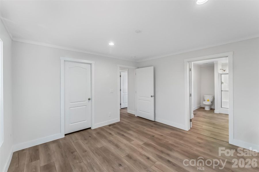 Spacious ensuite primary