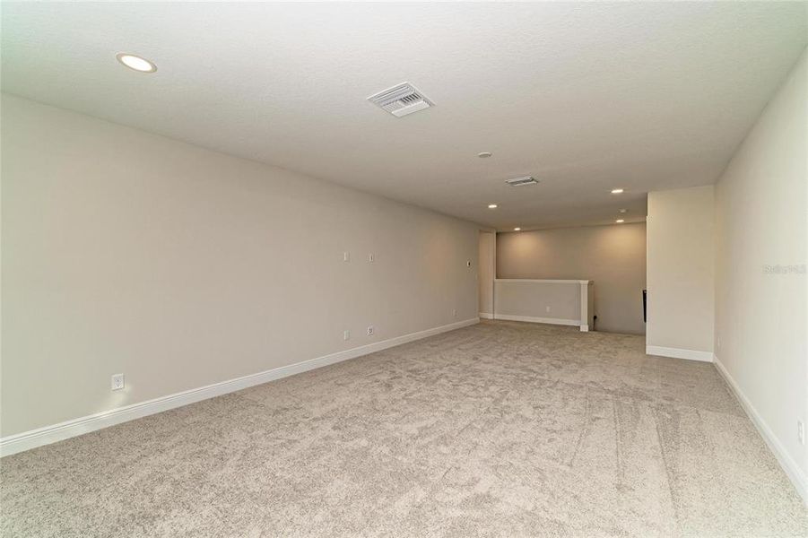 Spacious, unfurnished interior of a new home in Pasadena Woods, Wesley Chapel (Image 45).