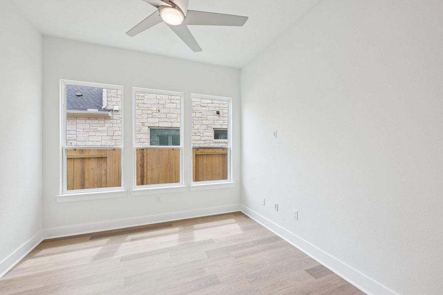 Spacious, unfurnished interior of a new home in Persimmon, Buda (Image 29).