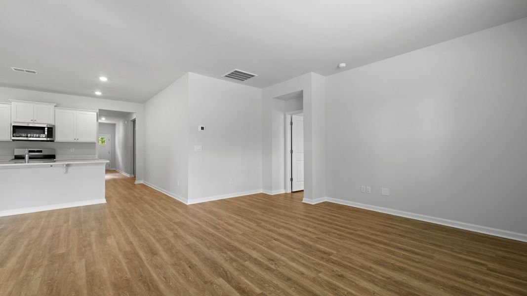 Spacious, unfurnished interior of a new home in Pineview North, Summerville (Image 9).