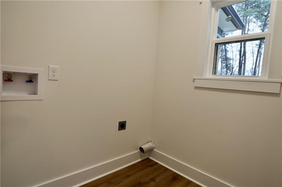 Spacious, unfurnished interior of a new home in , Dawsonville (Image 14).
