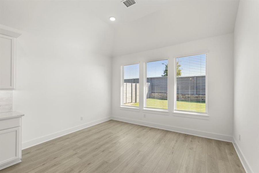 16. 2904 Barbary - Dining