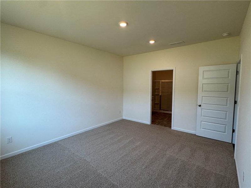 Spacious, unfurnished interior of a new home in Oakchase at Hampton, Hampton (Image 20).